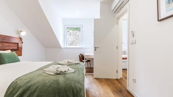 2 chambres, fer et planche à repasser, accès Internet, draps fournis
