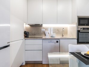 Fridge, microwave, oven, dishwasher