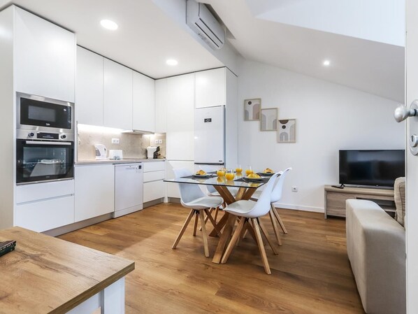 Frigorifero, microonde, forno, lavastoviglie