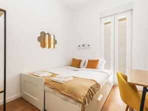2 bedrooms, iron/ironing board, internet, bed sheets