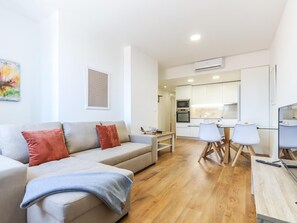 TV, offices - Vita Portucale | Campo de Ourique River View 1E (Lisboa)