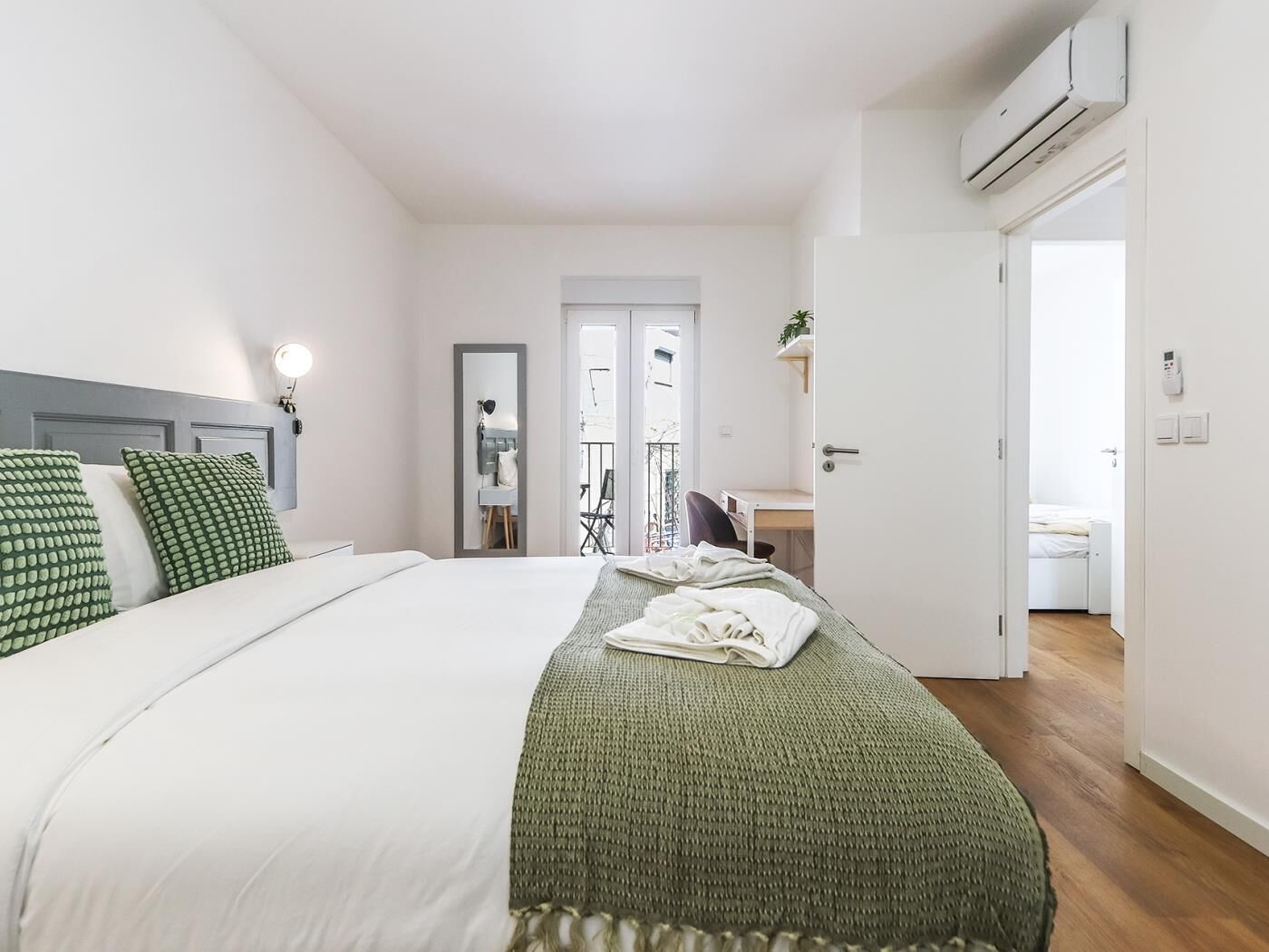 2 habitaciones, tabla de planchar con plancha y acceso a internet 