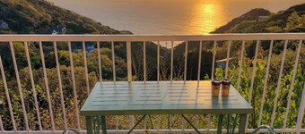 All rooms have ocean view and excellent view of the ocean] Private house with WIFI / Karaoke / Datz / Max 8 people / Free parking