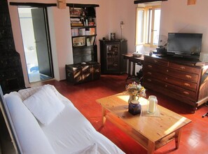 Maison (Two Bedroom House) | Salle de séjour