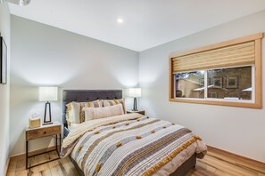 2 Schlafzimmer, Reisekinderbett, kostenloses WLAN, Bettwäsche