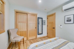 2 bedrooms, iron/ironing board, travel cot, free WiFi