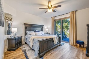 3 bedrooms, desk, iron/ironing board, free WiFi - Family Friendly!  Htd Pool, Air Hockey, View! (Mesa)