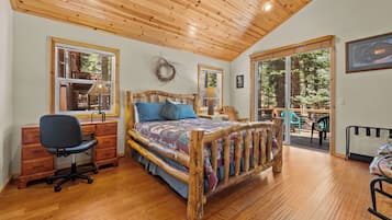 3 bedrooms, desk, travel cot, free WiFi