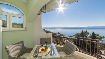 Apartment (One Bedroom Apartment 2) | Balcony