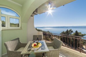 Apartment (One Bedroom Apartment 2) | Balcony