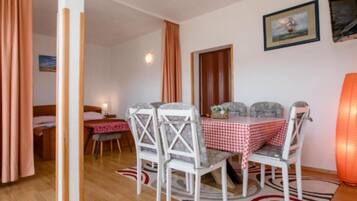 Appartement (Apartment Daisy) | Salle à manger