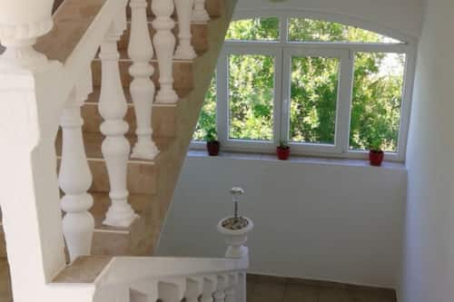Apartment (Apartment Daisy) | Staircase