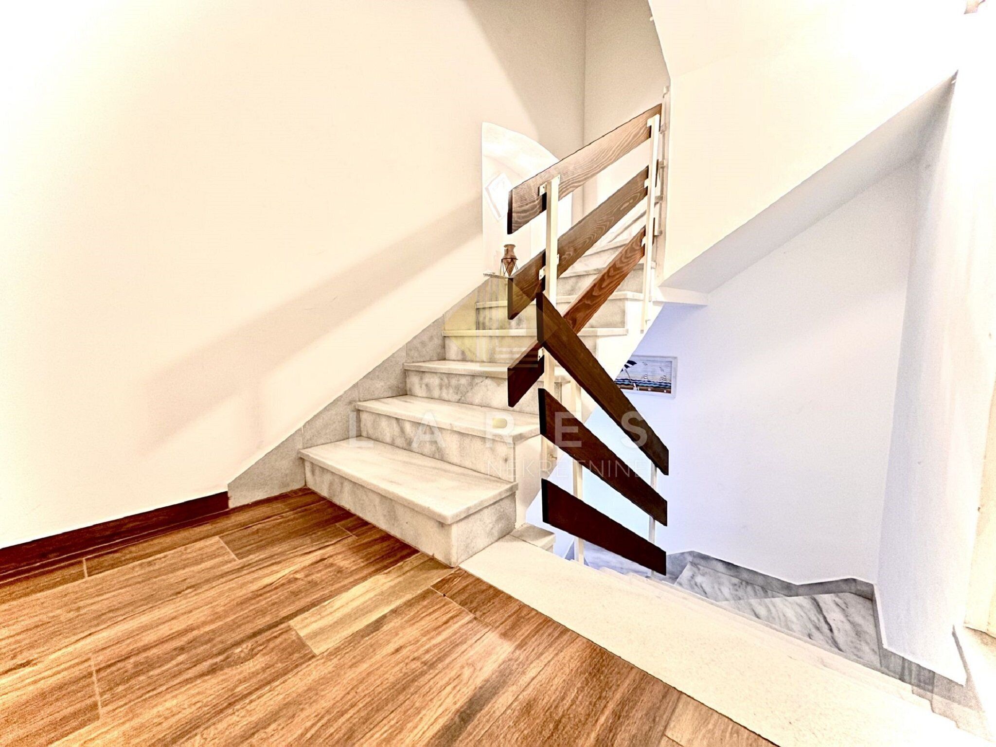 Căn hộ (One-Bedroom Apartment (2.kat)) | Cầu thang