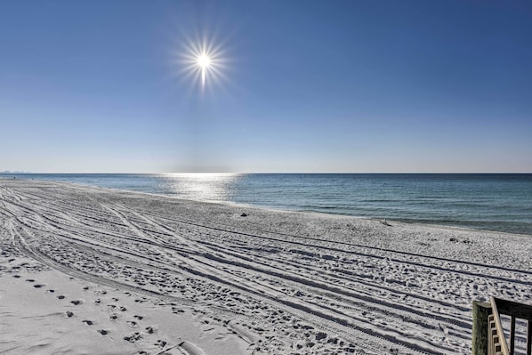 På stranden
