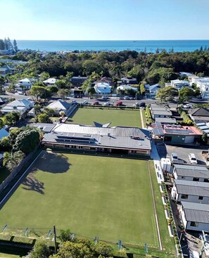Aerial view - Club Byron Accommodation - In the heart of Byron Bay (Byron Bay)