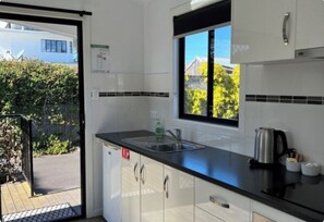 Private kitchen - Club Byron Accommodation - In the heart of Byron Bay (Byron Bay)