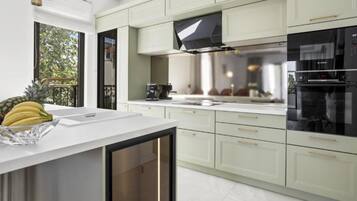 Apartment (Three-Bedroom Penthouse Apartment) | Eigene Küche