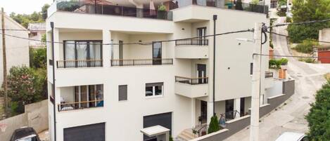 Apartment (Three-Bedroom Penthouse Apartment) | Exterior