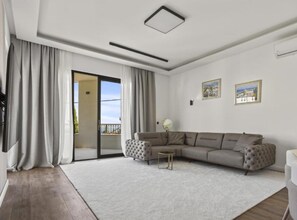 Apartment (Three-Bedroom Penthouse Apartment) | Living room