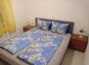 House (Four Bedroom Holiday Home with Pool)