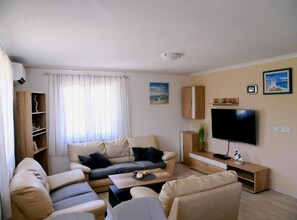 Ferienhaus (Four Bedroom Holiday Home with Pool) | Wohnzimmer