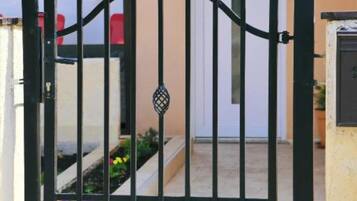 House (Four Bedroom Holiday Home with Pool) | Exterior