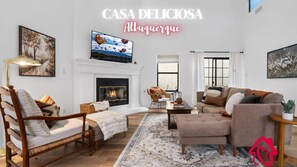 TV, fireplace, books, offices - Casa Deliciosa - An Irvie Home (Albuquerque)