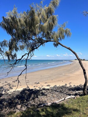 Beach - Elliott Heads Beach Retreat (Elliott Heads)