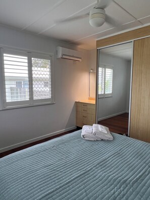3 Schlafzimmer, Bügeleisen/Bügelbrett, Bettwäsche