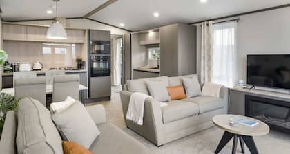 Stylish Lodge with Parking nr Ilfracombe & Beaches