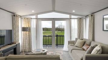 電視、壁爐、書籍、音響