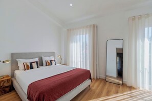 3 عدّة غرف نوم وسرير سفر وواي فاي وملاءات أسرّة