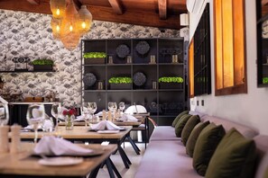 Breakfast, lunch and dinner served  - Pax Manor Muthaiga (Nairobi)