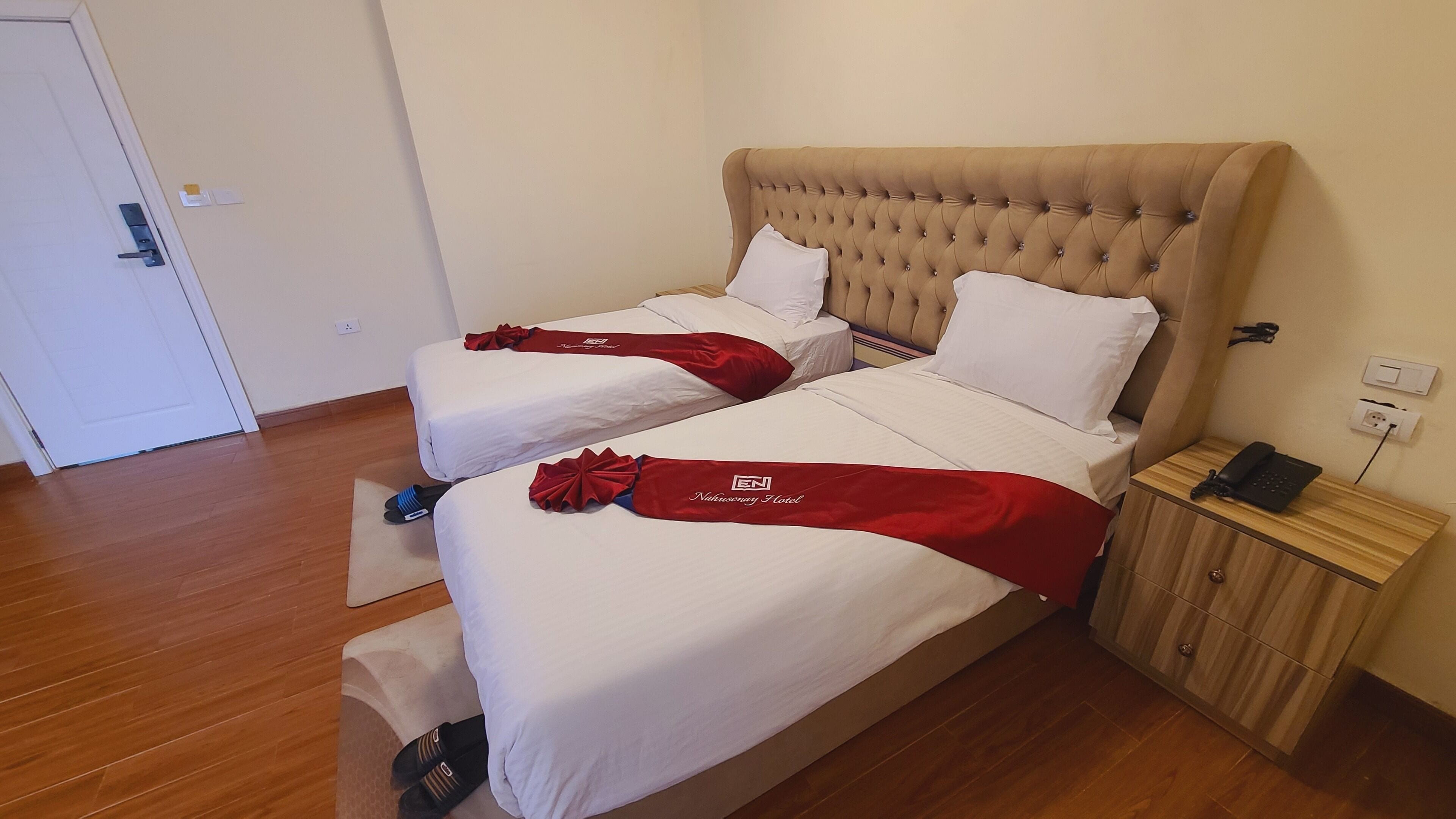 Comfort Twin Room, Balcony, City View | Minibar, in-room safe, desk, laptop workspace