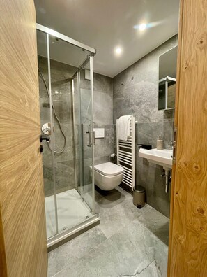 Shower, towels