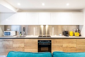 Fridge, microwave, oven, coffee/tea maker