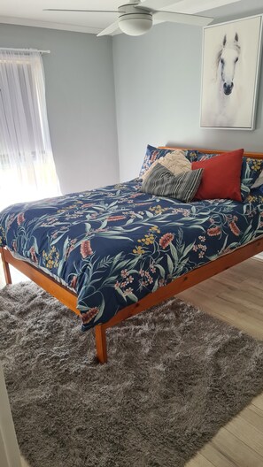 3 Schlafzimmer, Bügeleisen/Bügelbrett, Reisekinderbett, Bettwäsche