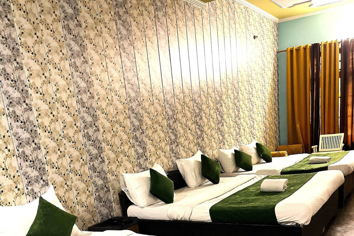 Family Room | 1 bedroom, laptop workspace, iron/ironing board, free WiFi