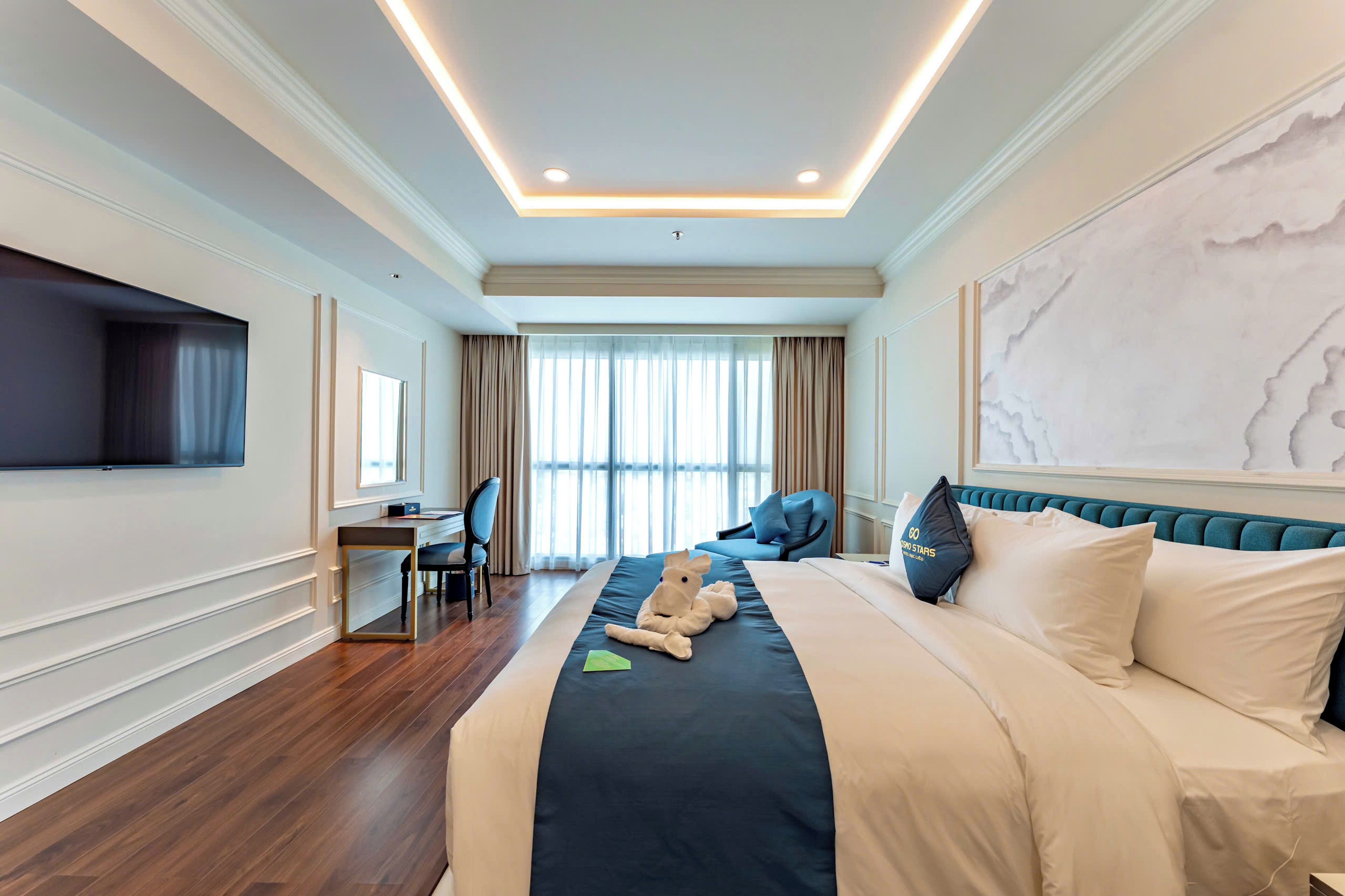 Quarto luxo, 1 cama King | Escrivaninha, Wi-Fi de cortesia, roupa de cama