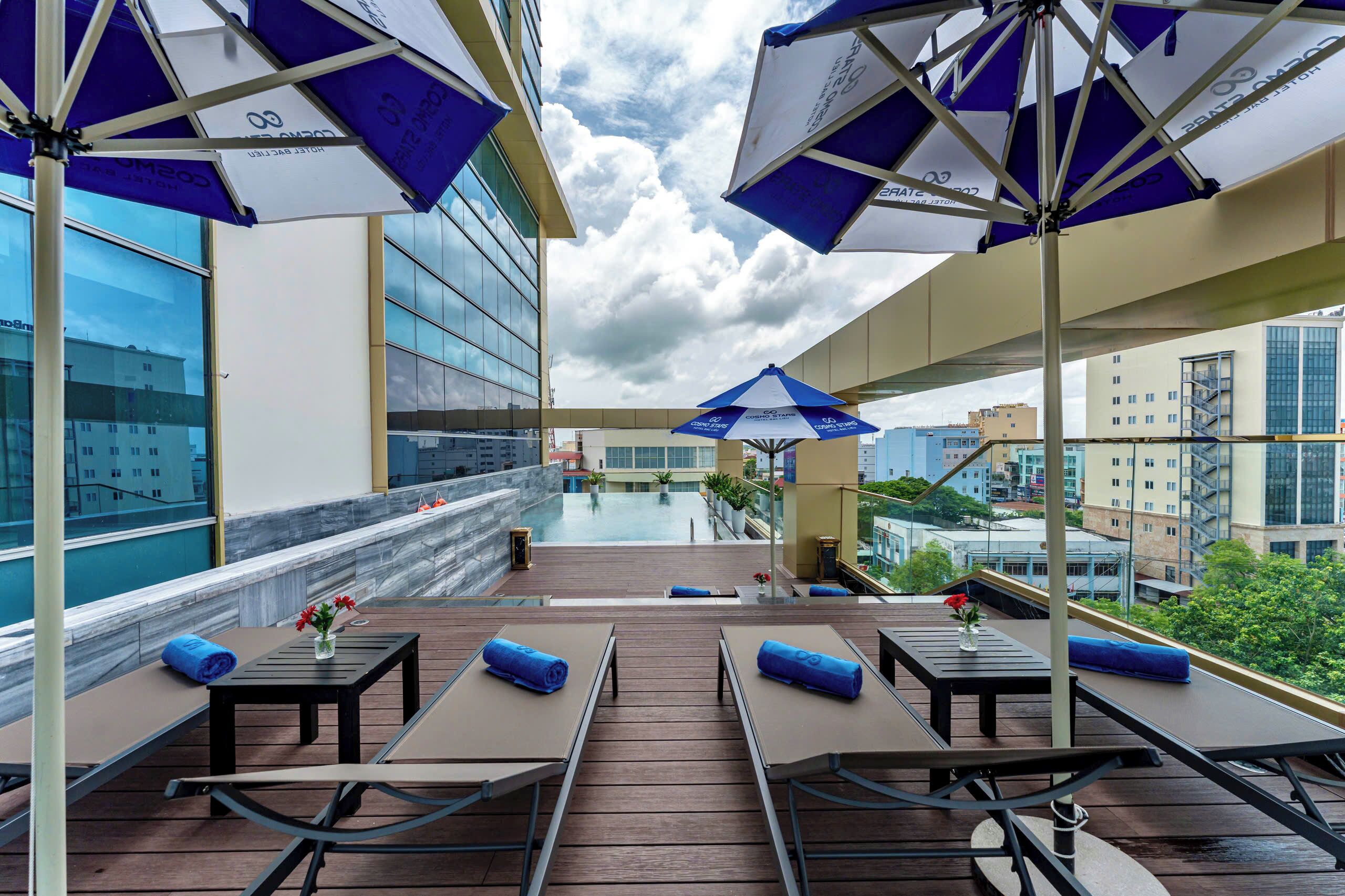 Outdoor pool, open 7:00 AM to 7:00 PM, pool umbrellas, sun loungers
