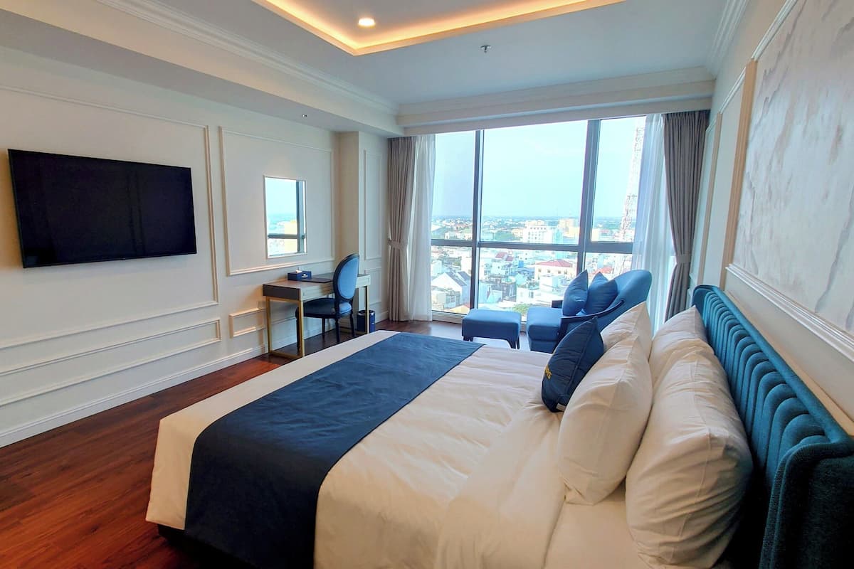 Deluxe Room, 1 Katil Raja (King) | 1 bilik tidur, meja, Wi-fi percuma, cadar katil