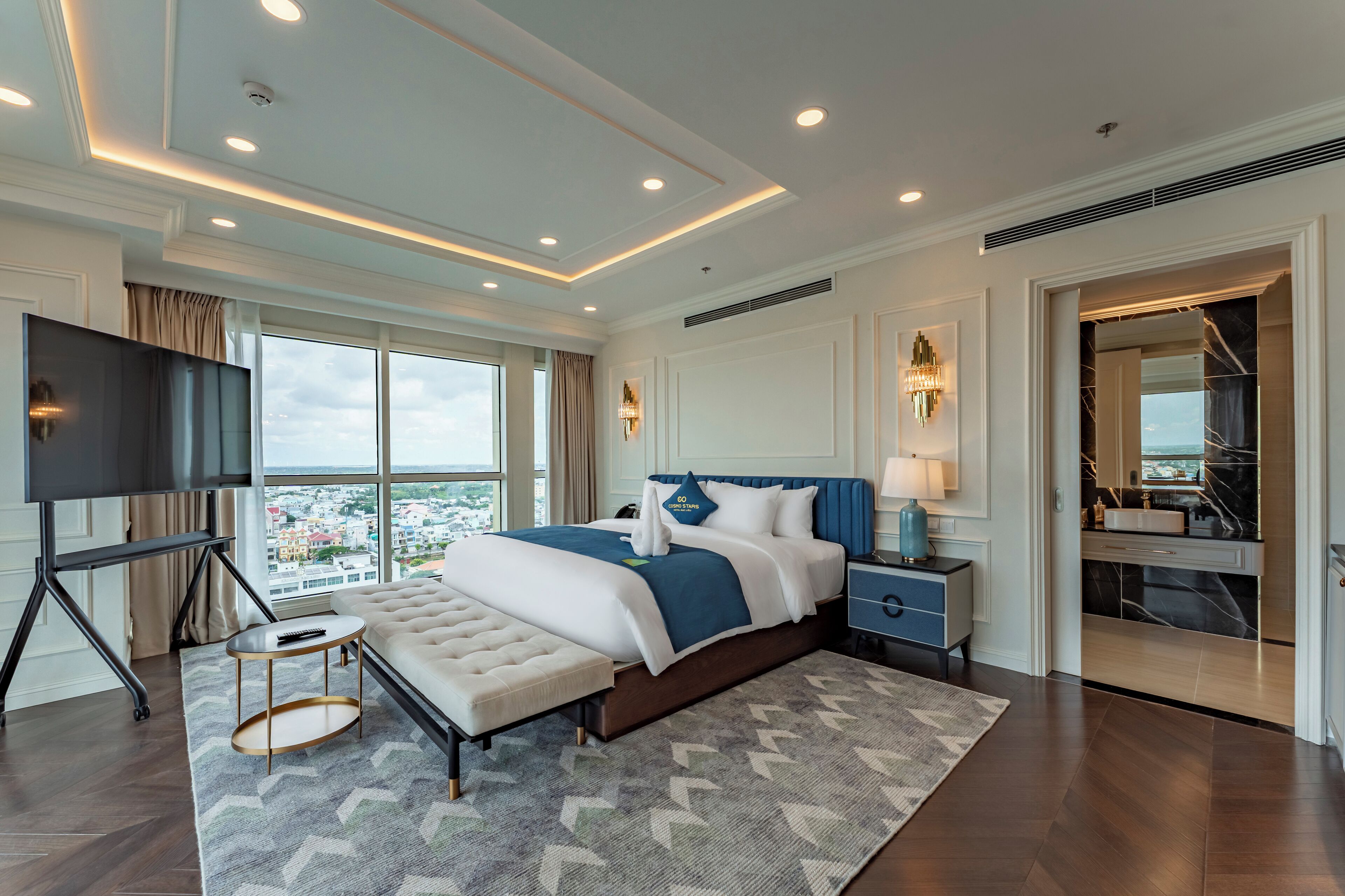 Cobertura | Escrivaninha, Wi-Fi de cortesia, roupa de cama