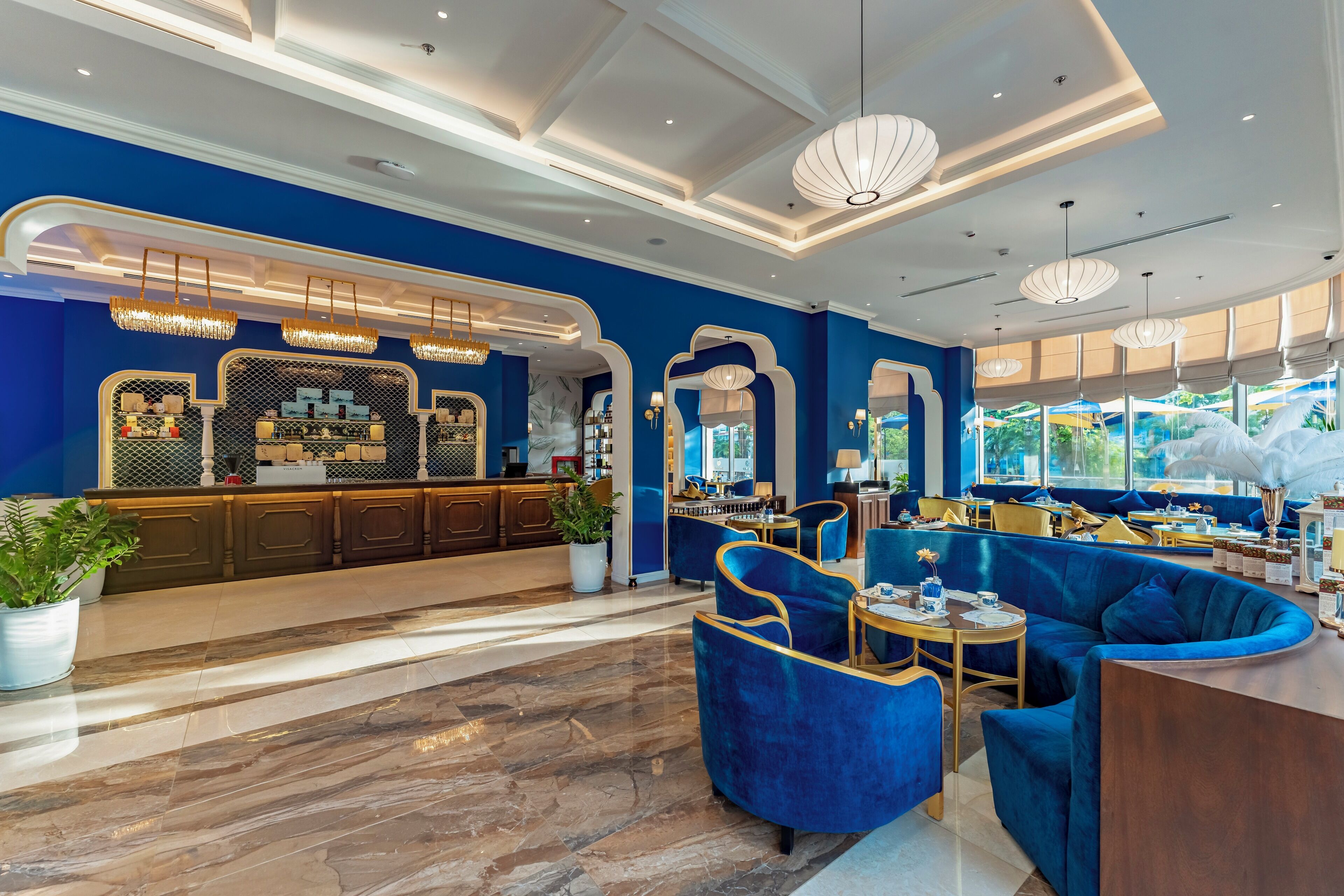 Lobby-lounge