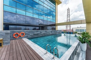 Outdoor pool, open 7:00 AM to 7:00 PM, pool umbrellas, pool loungers - Cosmo Stars Hotel Bac Lieu (Bac Lieu)