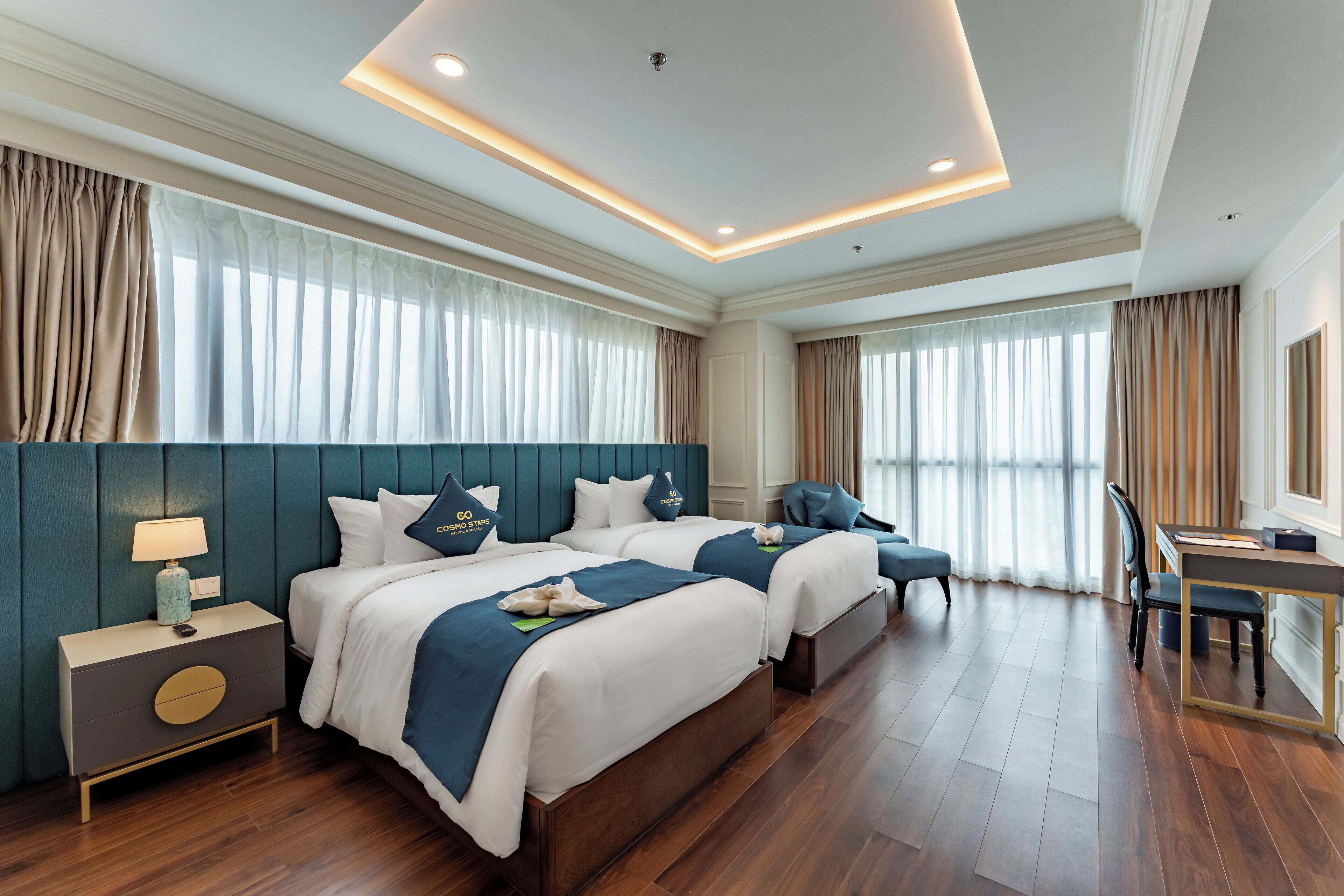 Quarto duplo luxo, 2 camas de solteiro | Escrivaninha, Wi-Fi de cortesia, roupa de cama