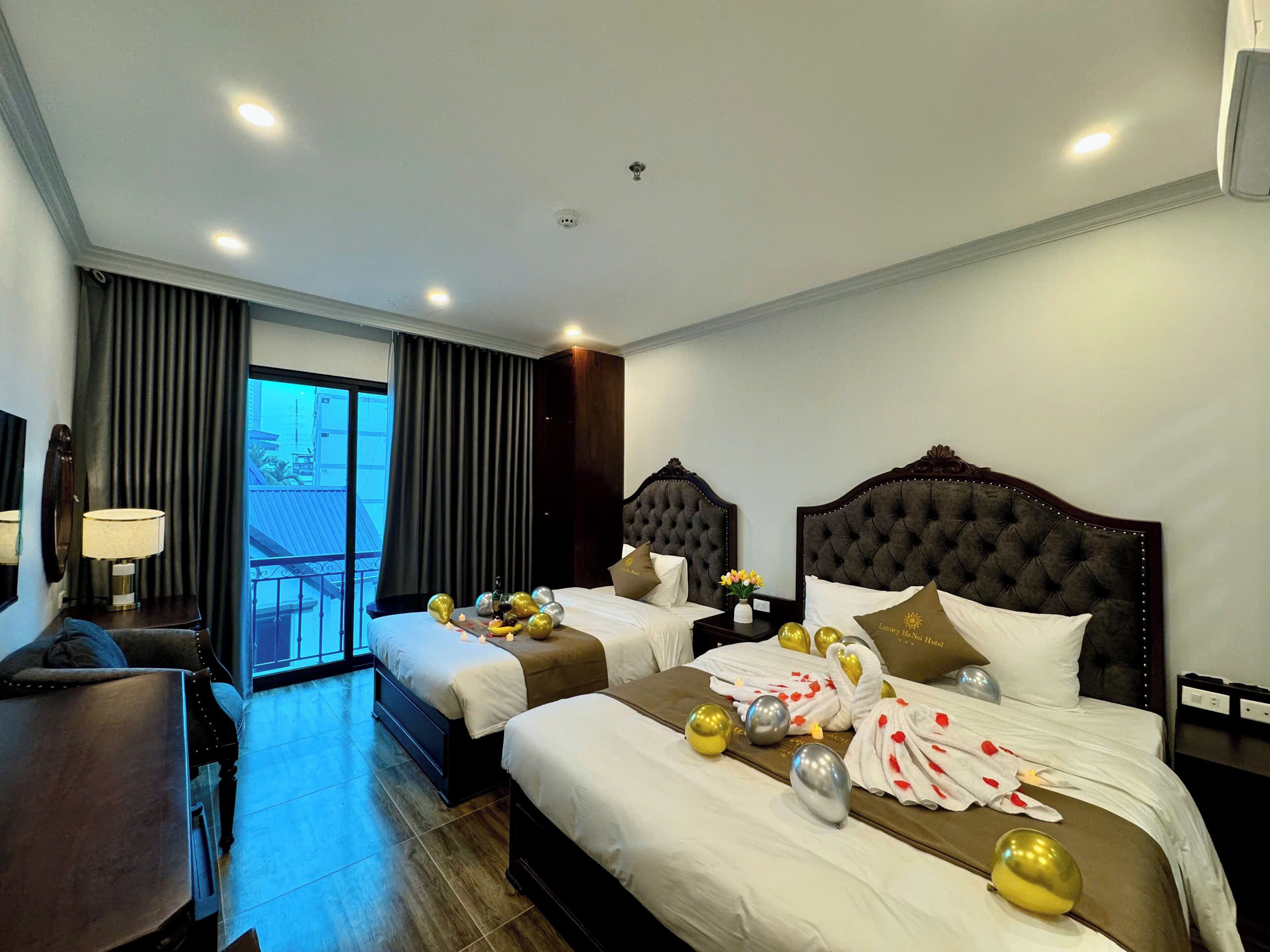 Habitación triple familiar | Sábanas italianas Frette, ropa de cama de alta calidad y edredón 