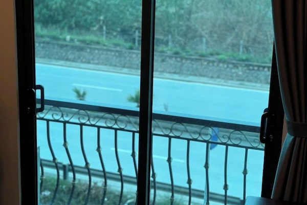 Chambre Double Luxe, 1 très grand lit, vue fleuve | Vue sur la rue