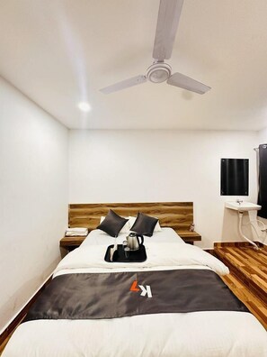 Ropa de cama de alta calidad, colchones con efecto memoria y escritorio 