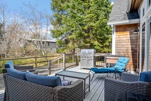 Unclassified image, 2 of 47, button