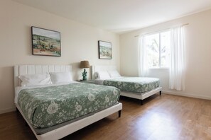 2 slaapkamers, een strijkplank/strijkijzer, gratis wifi, beddengoed